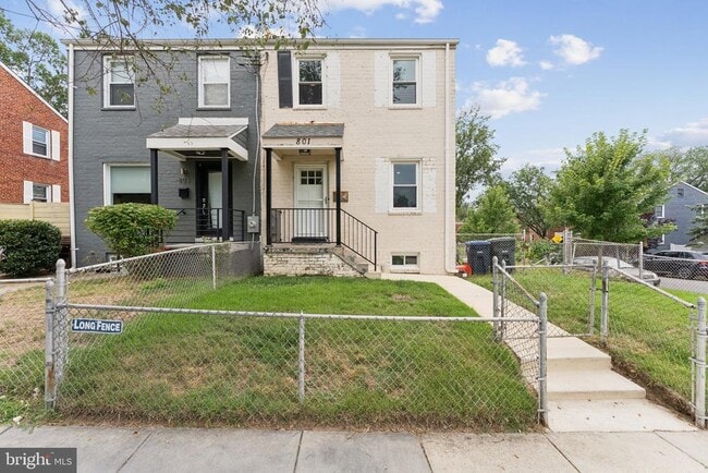 Building Photo - 801 Gallatin St NE