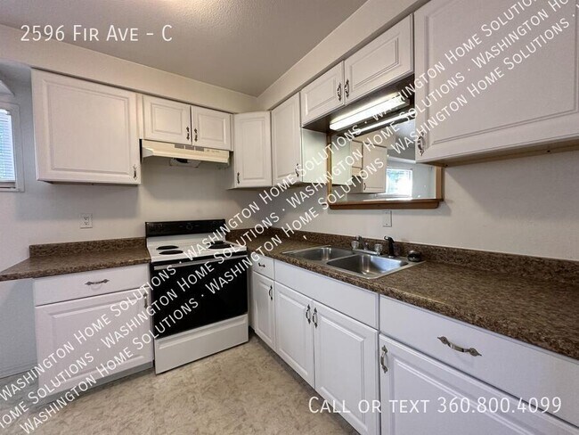 Building Photo - 2596 Fir Ave