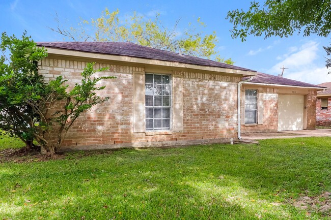 Building Photo - 7218 Wren Cir