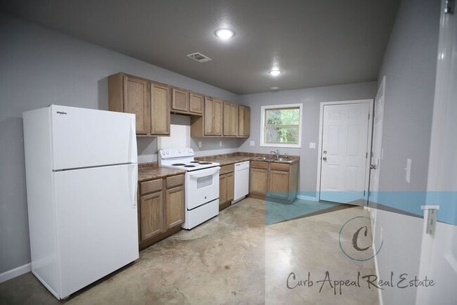 Building Photo - Move in special $550!! 2-bedroom, 2 bath a...
