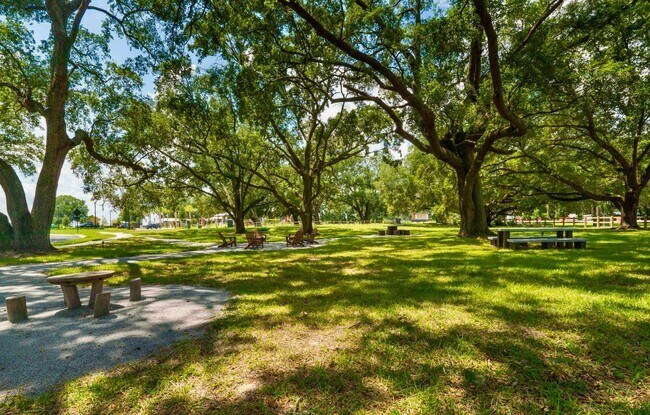 Building Photo - Gorgeous 4/ 2.5 Home in the Beautiful Lake Asbury Area of Clay County! $2,550.00