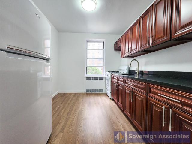 Building Photo - 1 bedroom in BRONX NY 10463