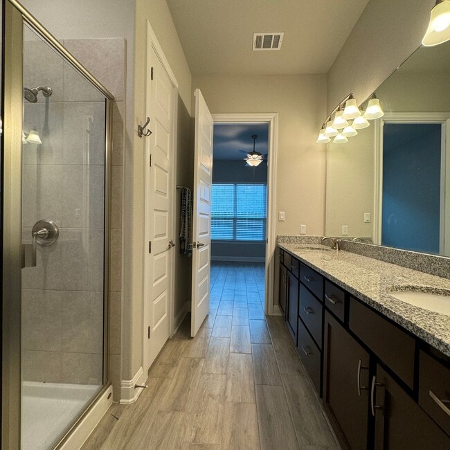 Building Photo - 3750 E Palm Valley Blvd