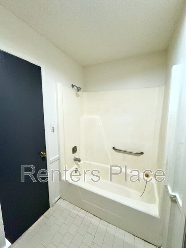 Building Photo - 6604 E 79th St