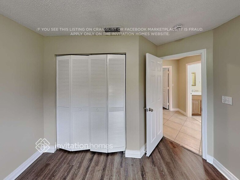 Building Photo - 5521 SW 58th Ct