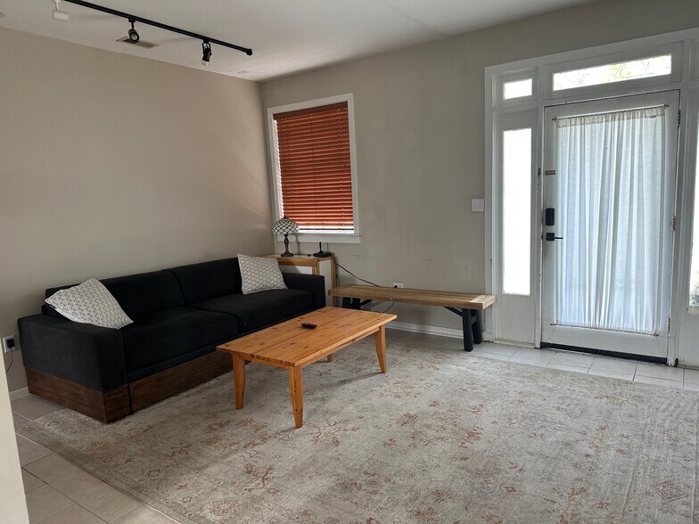 Building Photo - 320 Randolph Ave