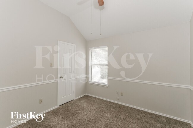 Building Photo - 1008 Micarta Dr