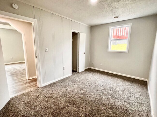 Building Photo - King St.