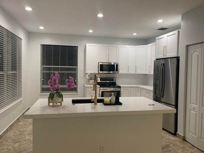 Building Photo - 1530 SW 193rd Terrace