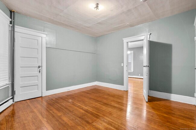 Building Photo - 379 Winthrop Ave