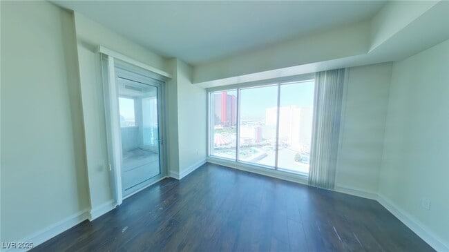 Building Photo - 2700 S Las Vegas Blvd