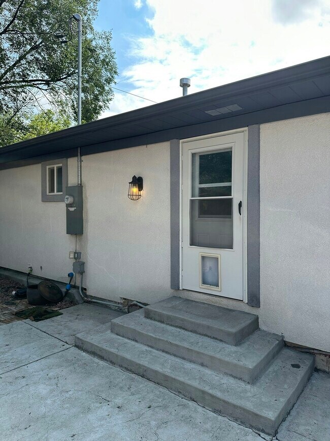 Building Photo - 412 N 18th St