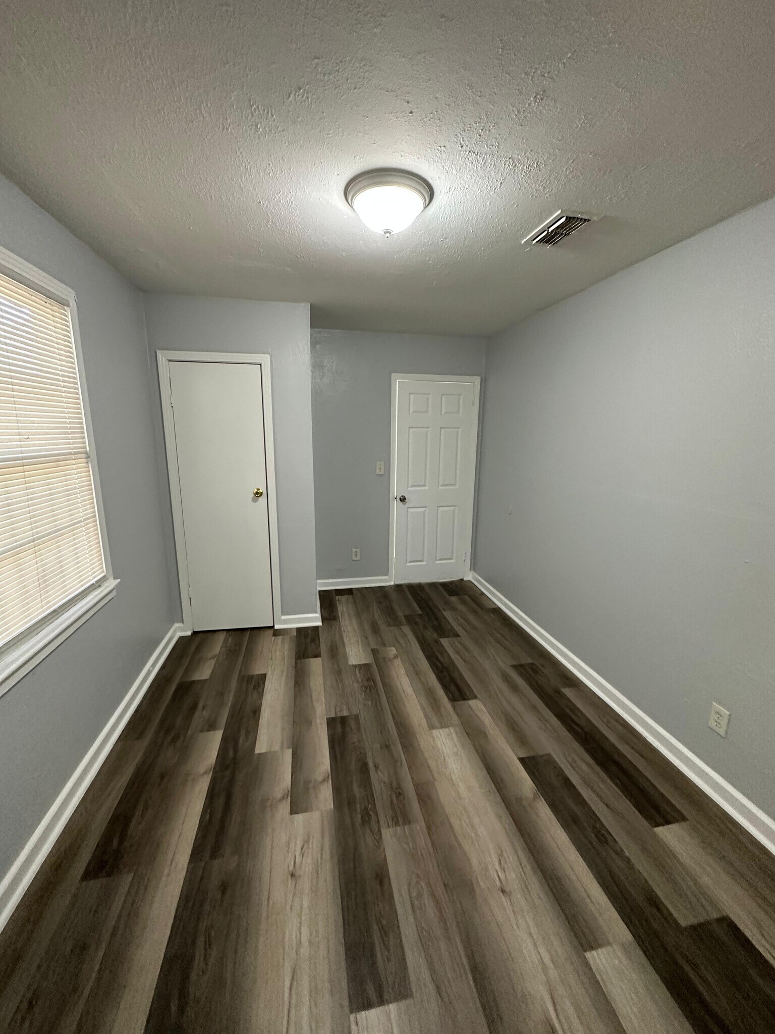 Building Photo - 1611 W 34th St