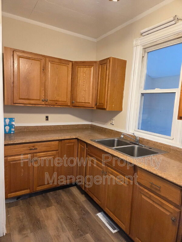 Building Photo - 309 Mifflin St