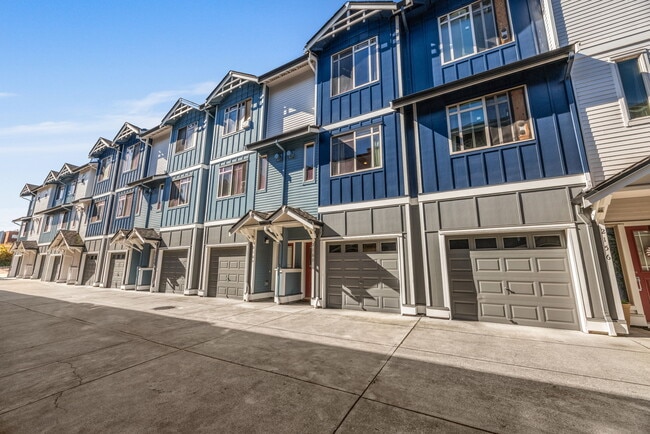 Building Photo - 2160 Yakima Ct