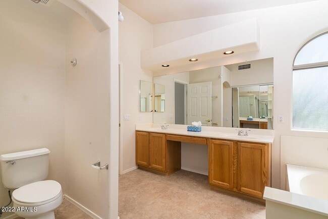 Building Photo - 4715 E Briarwood Terrace