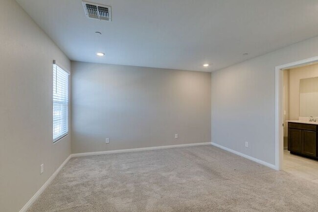 Building Photo - Bright & Spacious 3-Bedroom Home in Inspirada