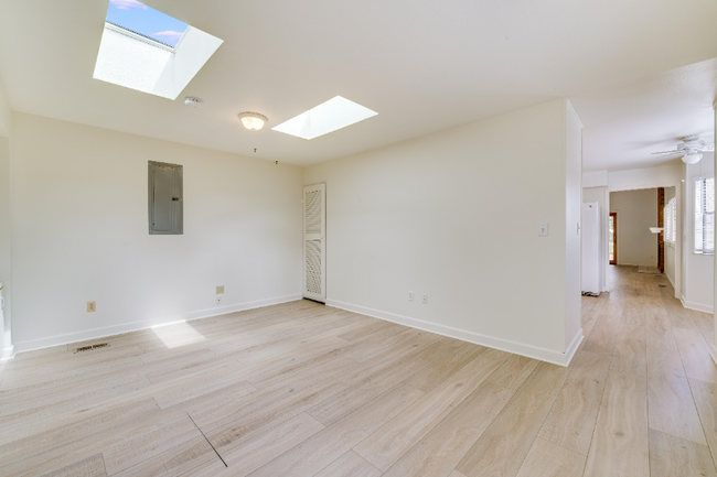 Building Photo - 356 Blue Windsor Ln