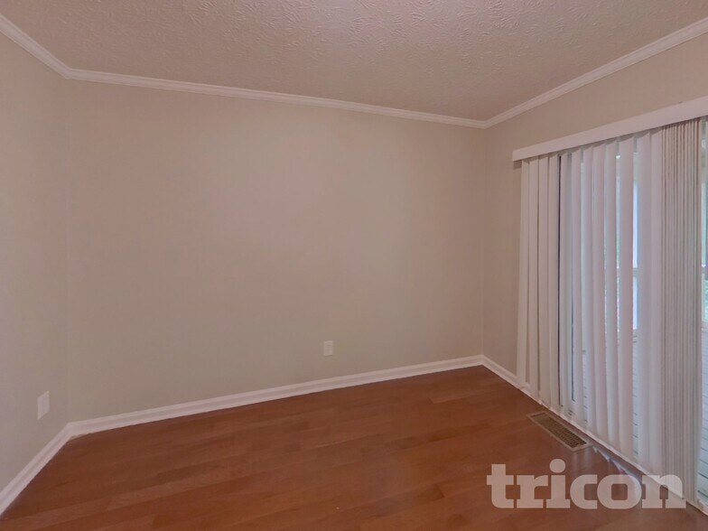 Building Photo - 245 Bentley Way