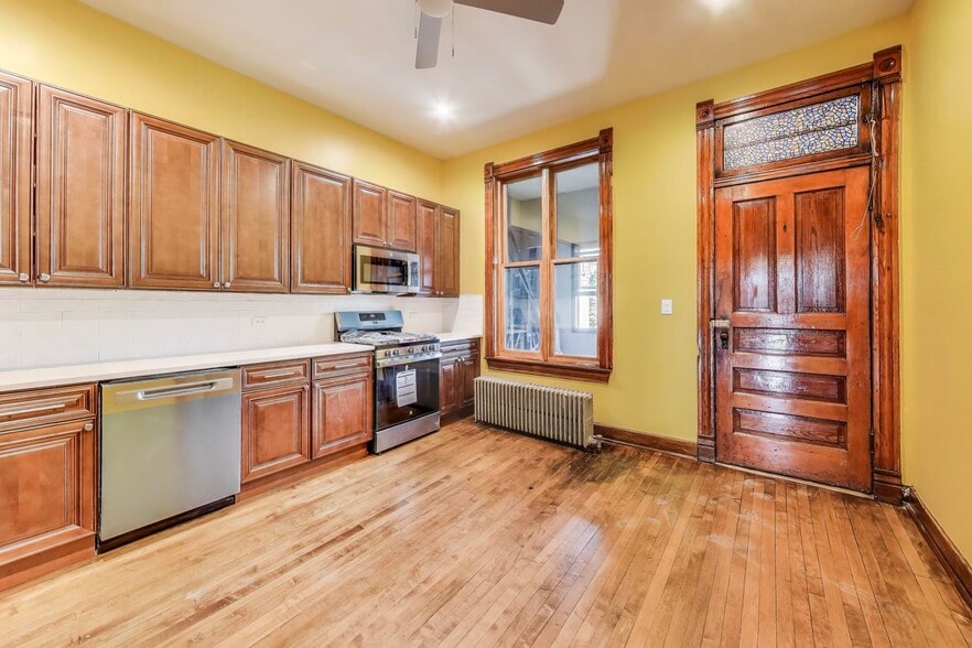 Building Photo - 3351 S Union Ave