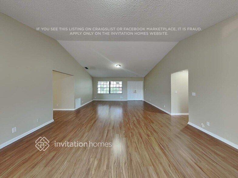 Building Photo - 5830 NW 40th Ln
