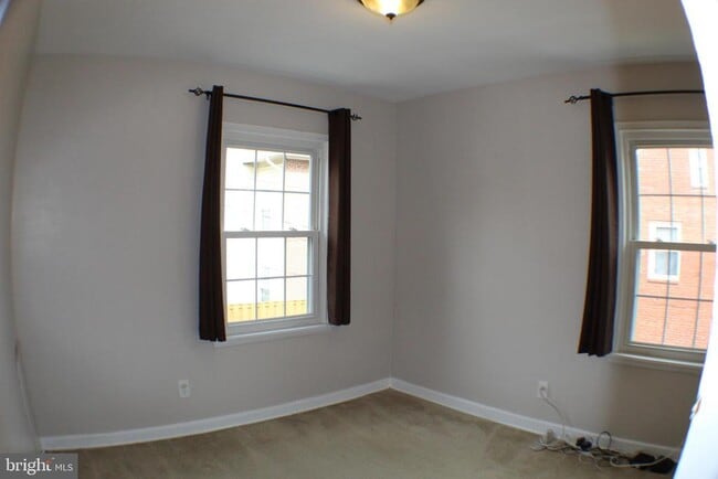 Building Photo - 2205 6th St S