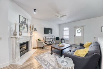 Building Photo - 1515 NW Bell Royal Ct