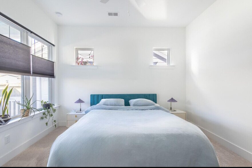 Building Photo - 610 Blueway Ave