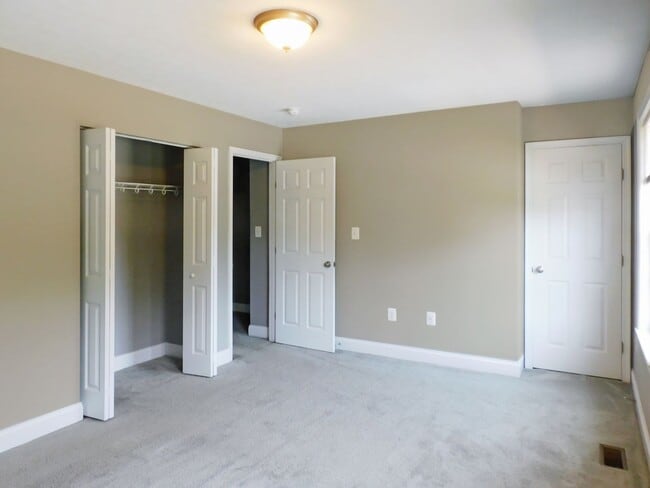 Building Photo - 46165 Kayak Ct