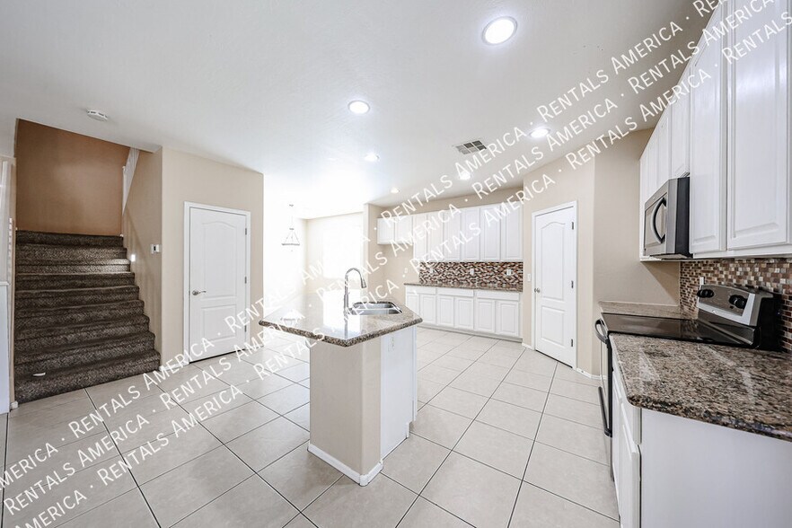 Building Photo - 6845 W Alta Vista Rd