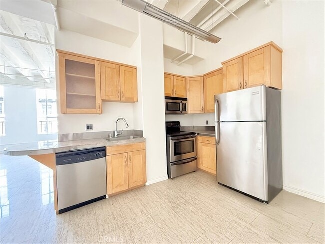Building Photo - 312 W 5th St