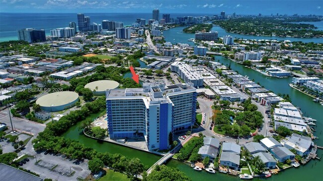 Building Photo - 7441 Wayne Ave