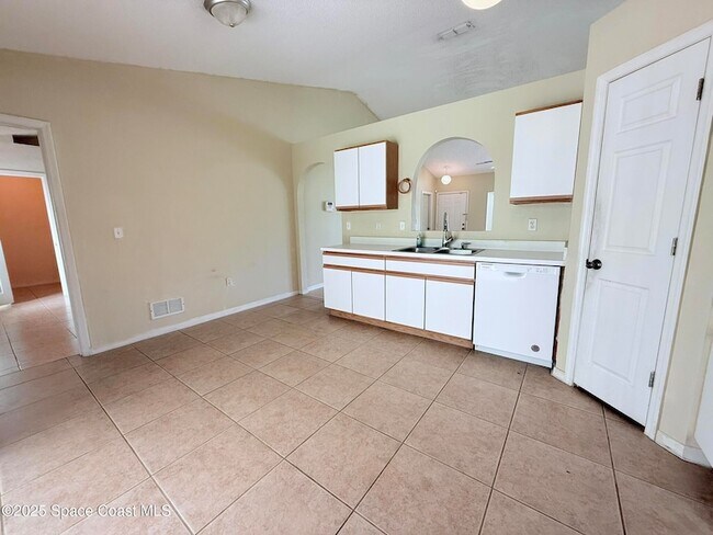 Building Photo - 3232 Wallace Ave