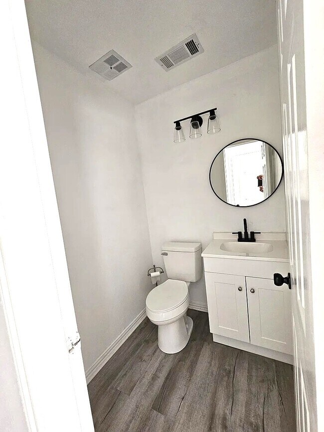 Building Photo - 11411 Sky Way Dr