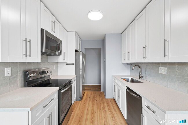 Building Photo - 154 Cold Spring Rd