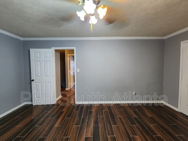 Building Photo - 143 Forrest Ave