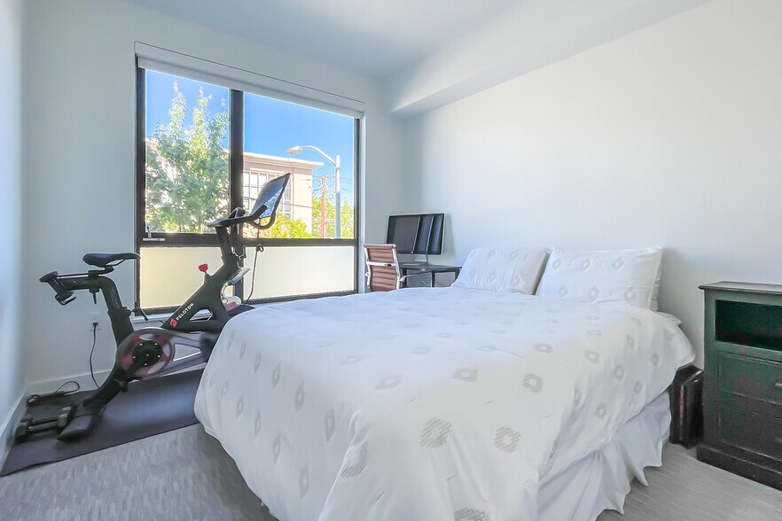 Building Photo - 1300 22nd St