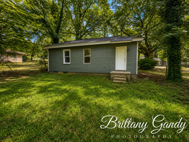 Building Photo - 3826 Huston St