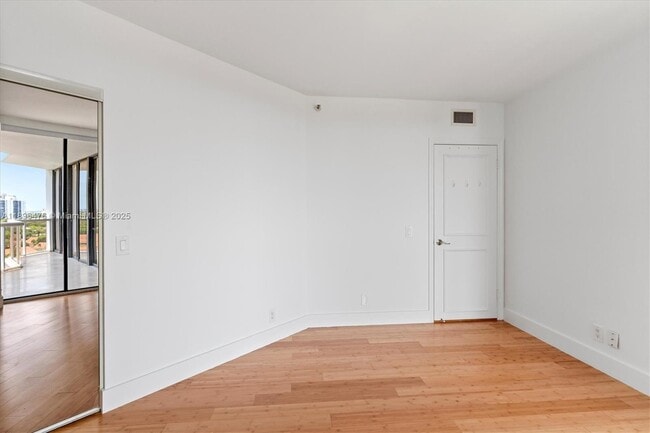 Building Photo - 3610 Yacht Club Dr