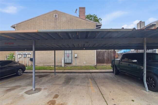 Building Photo - 11000 Kinghurst Dr