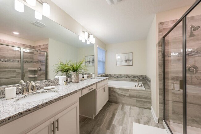 Building Photo - 4821 Kings Castle Cir
