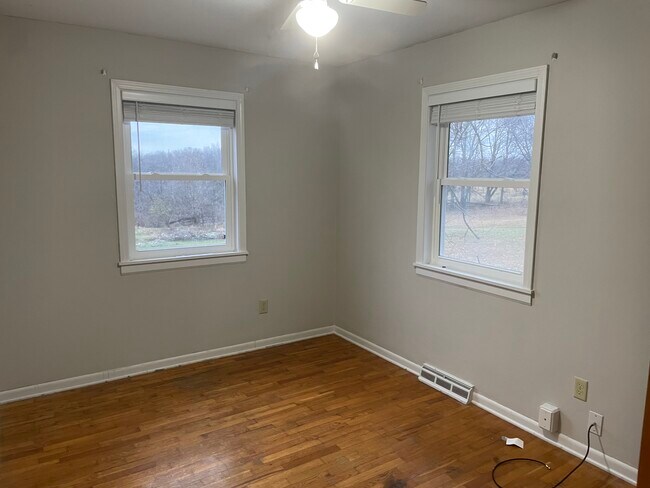 Building Photo - 4932 N Creasy Springs Rd