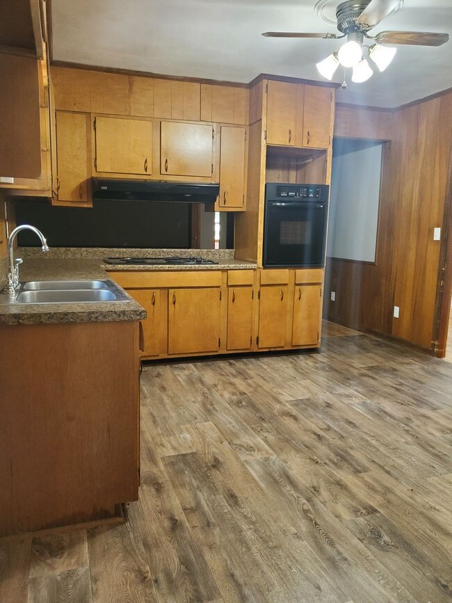 Building Photo - 218 Brookwood Dr