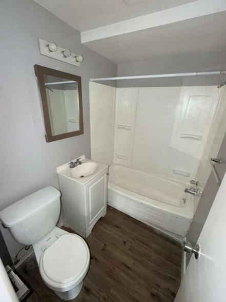 Building Photo - 15112 Euclid Ave