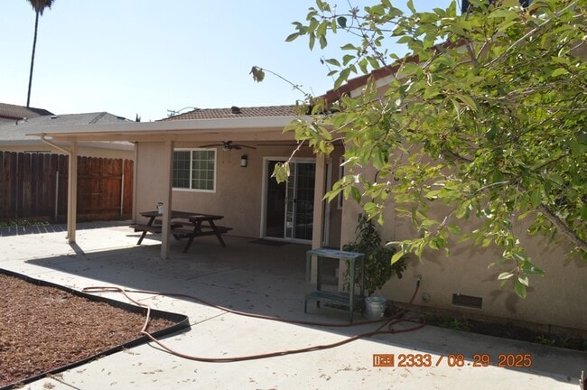 Building Photo - 1125 W Tuolumne Rd