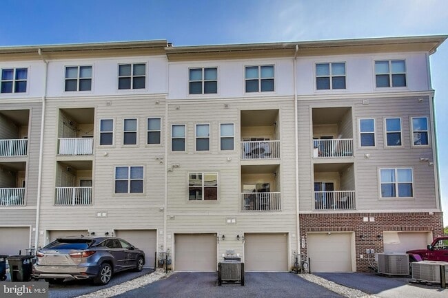 Building Photo - 645 Diamondback Dr