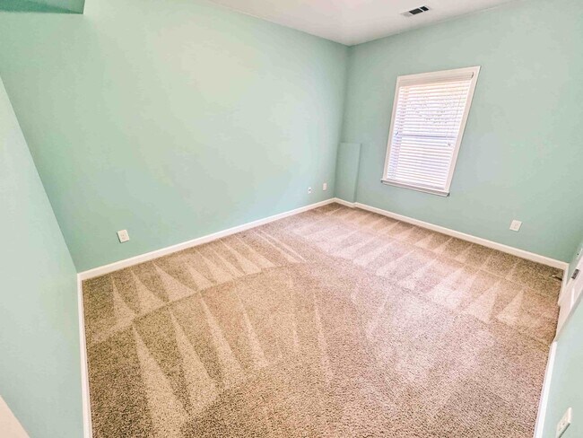 Building Photo - 6BR, 4BA, In-Law Suite