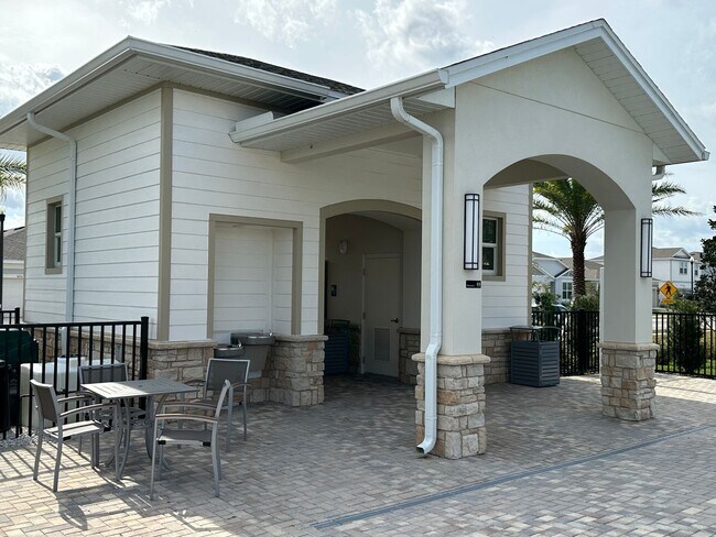 Building Photo - Stunning 4/2 close to Lake Nona!!