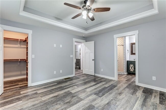 Building Photo - 623 Sweetwater Creek Dr