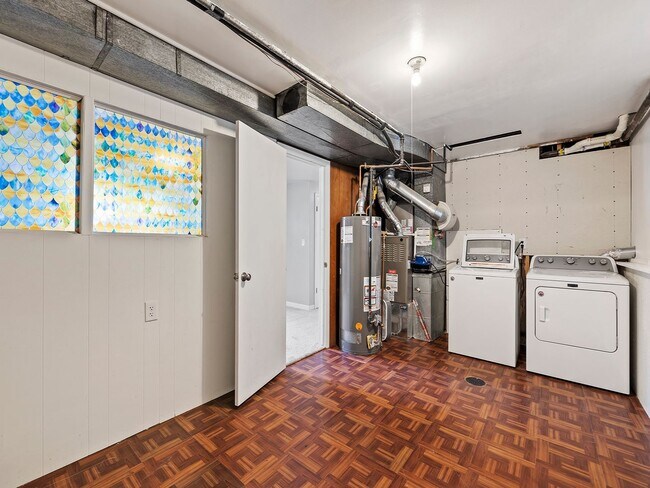 Building Photo - Amazing 4 Bed 2 Bath Home- Fort Collins, CO!